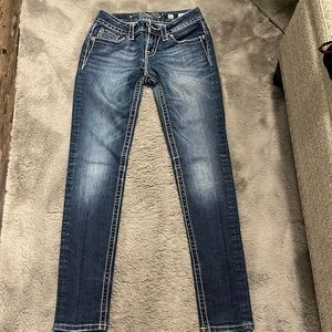 Selling Miss Me skinny size 26 jeans. Good condition never dried